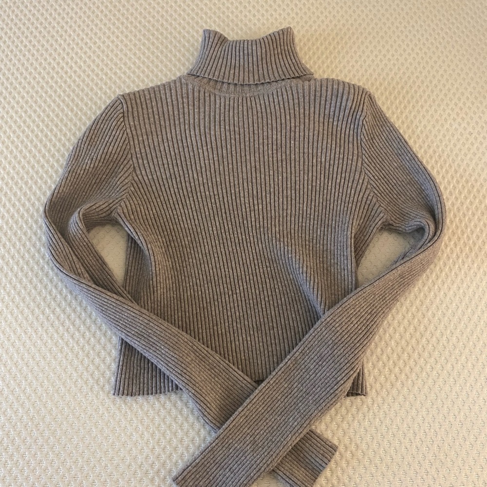 Gray womens cropped turtleneck